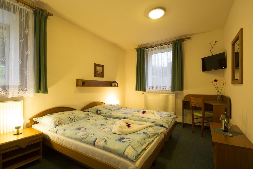 Pension & Restaurace Zeleny Mlyn Žacléř Стая снимка